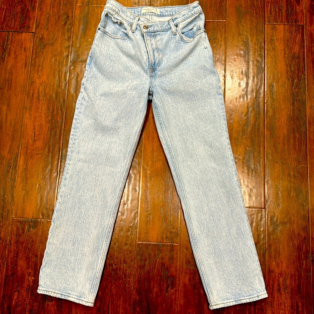 Abercrombie jeans with popular overlapped button